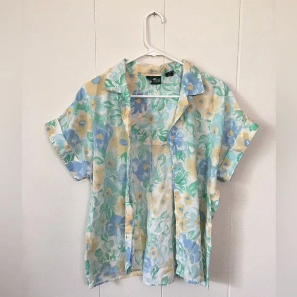 Vintage Pastel Floral Print Button Up Top - Picture 4 of 7